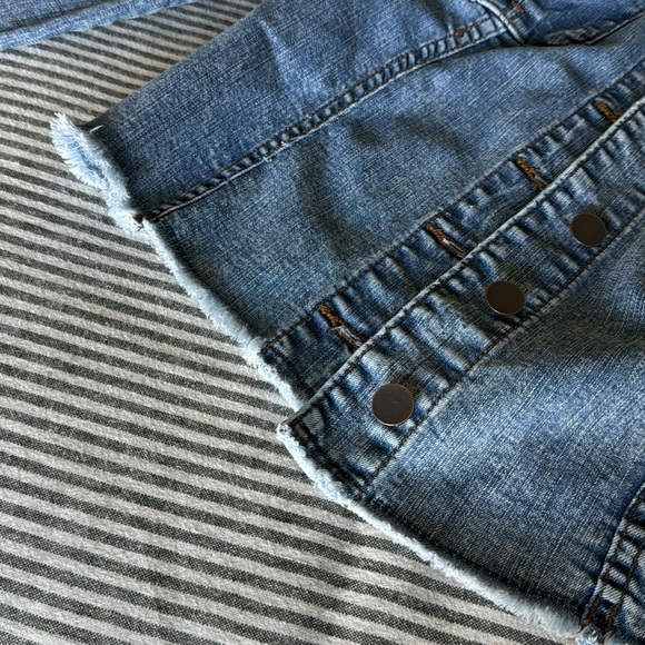 Kut from the Kloth Kara Denim Jacket - Medium Women’s - Picture 7 of 11